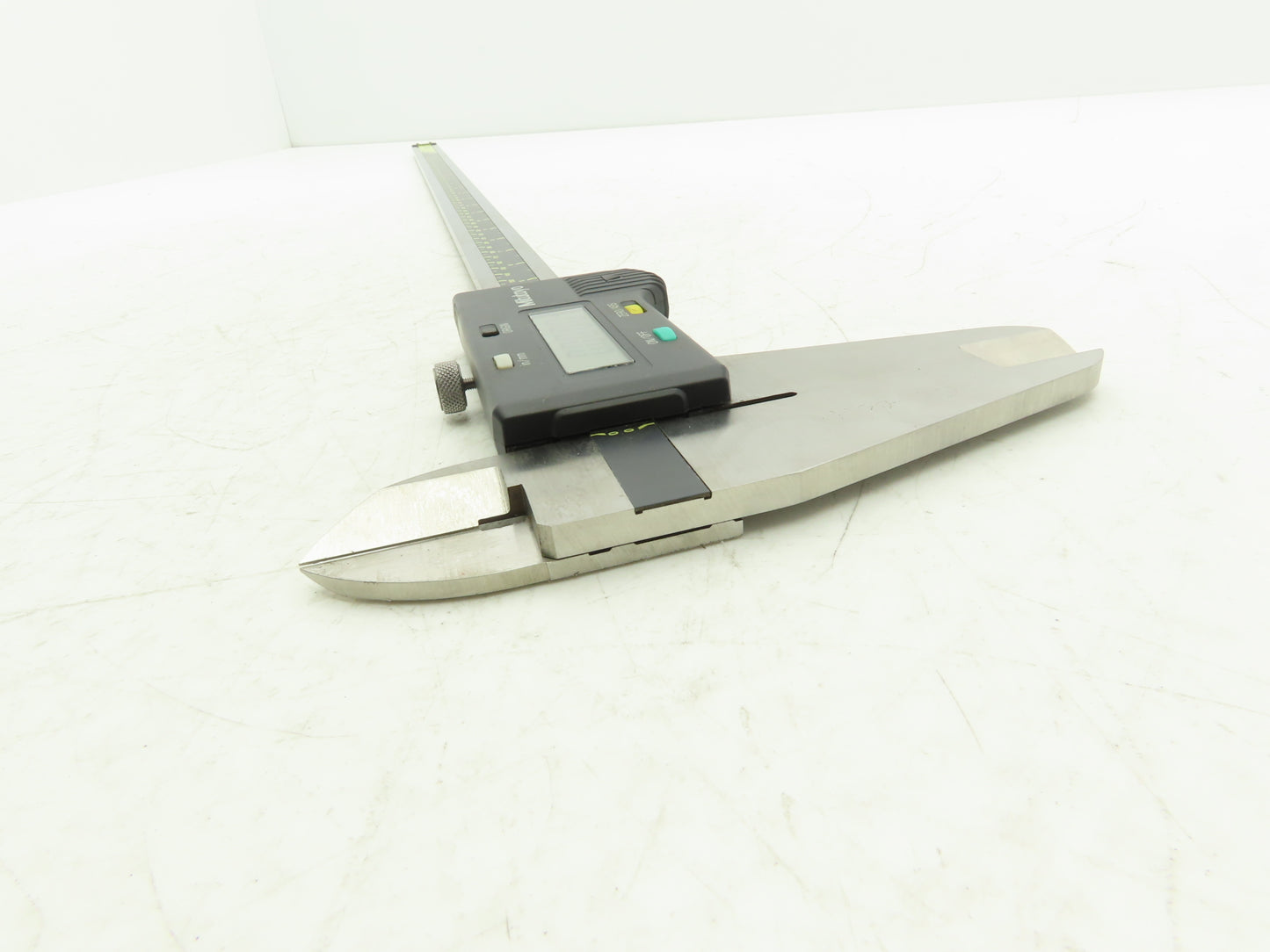 Mitutoyo 500-506-10 Absolute Digimatic Digital Caliper 0-24" 600mm .0005" w/Case