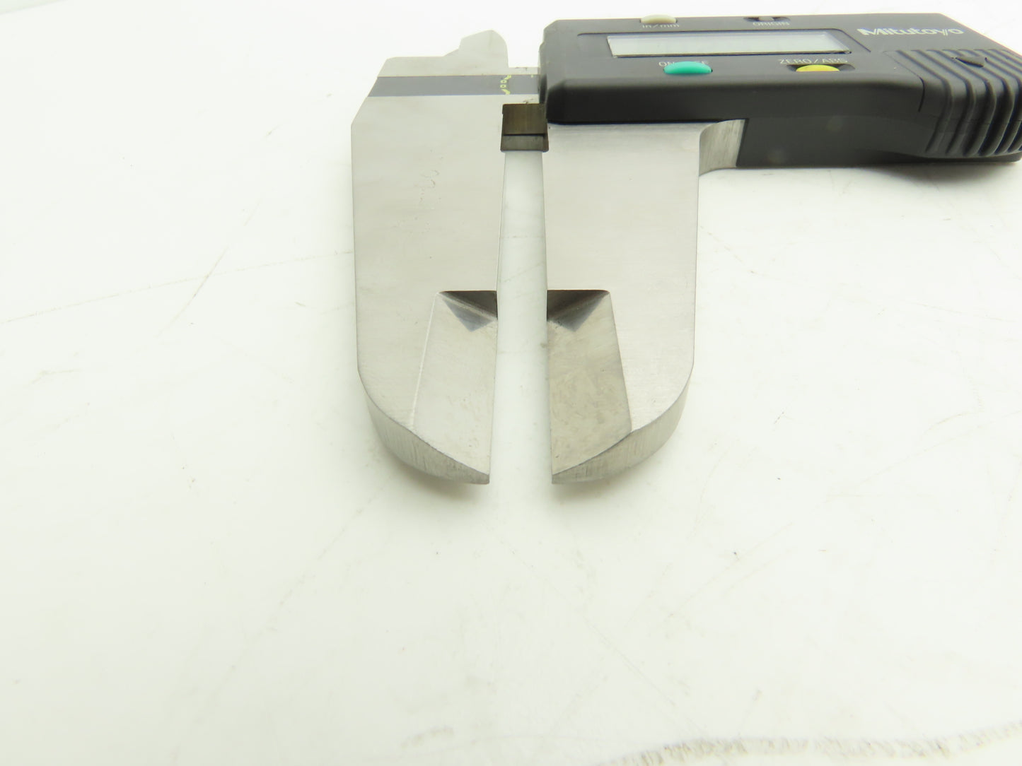 Mitutoyo 500-506-10 Absolute Digimatic Digital Caliper 0-24" 600mm .0005" w/Case