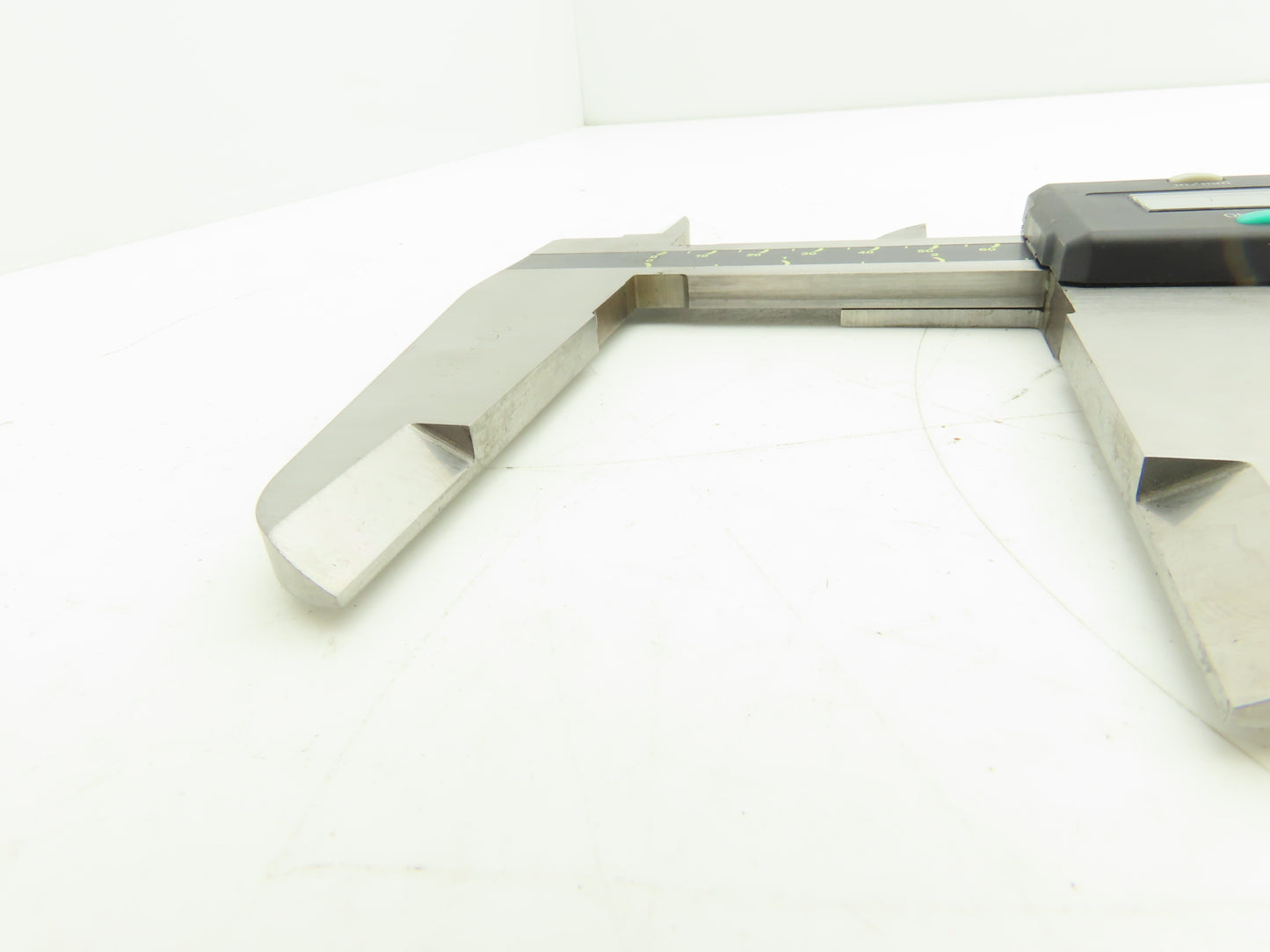 Mitutoyo 500-506-10 Absolute Digimatic Digital Caliper 0-24" 600mm .0005" w/Case