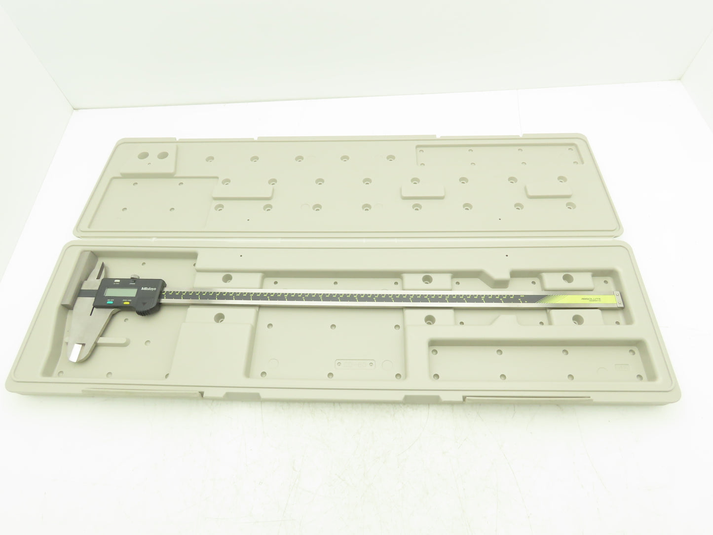 Mitutoyo 500-506-10 Absolute Digimatic Digital Caliper 0-24" 600mm .0005" w/Case