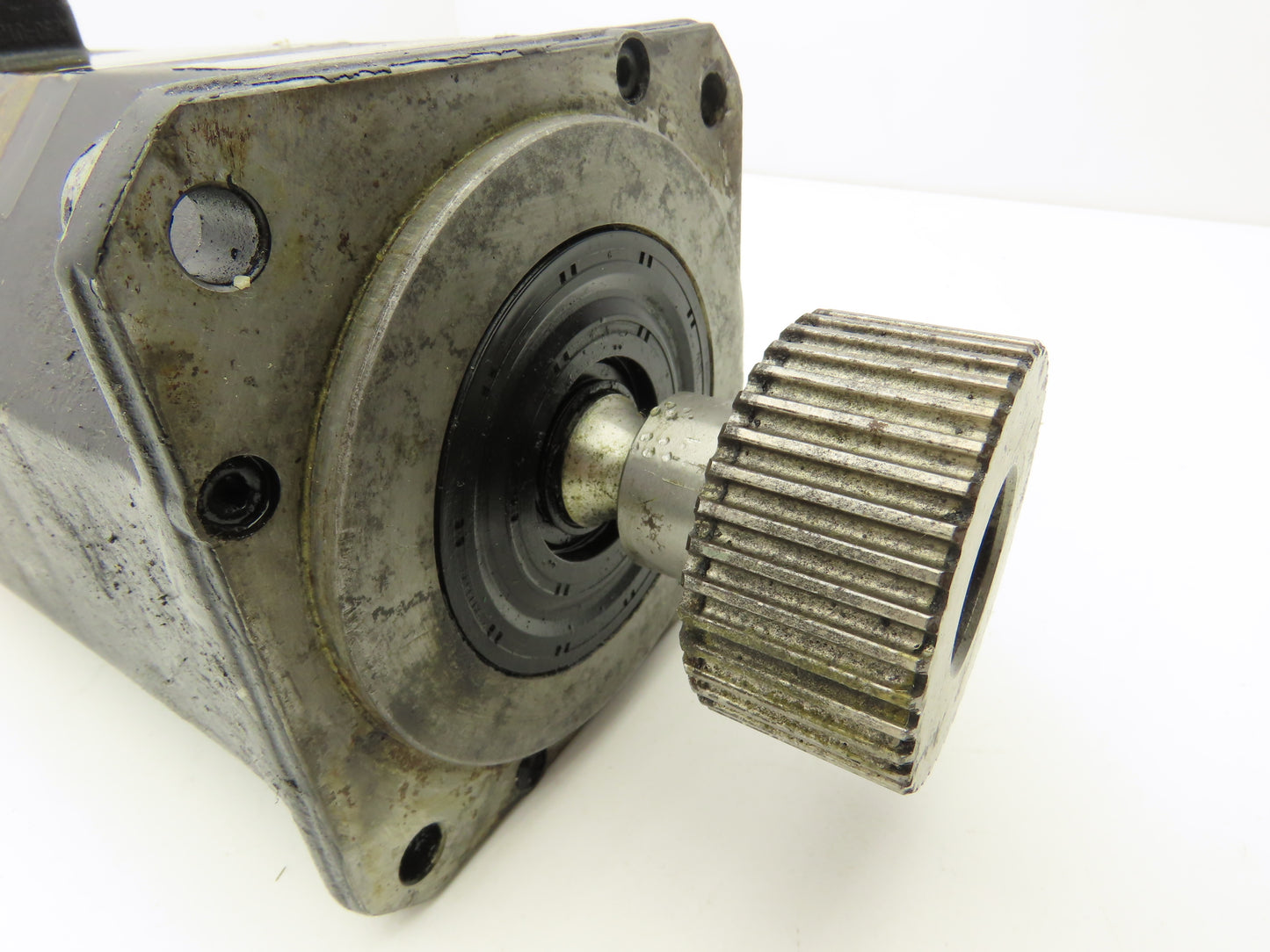 Fanuc A06B-0127-B075-R AC Servo Motor 1Kw 140V 2000RPM Encoder A860-0360-V501