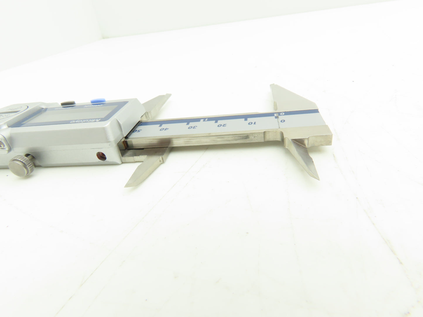 Mitutoyo 573-725-20 Digimatic Point Tip Caliper 0-6" 150mm .0005" NTD12P-P6"M