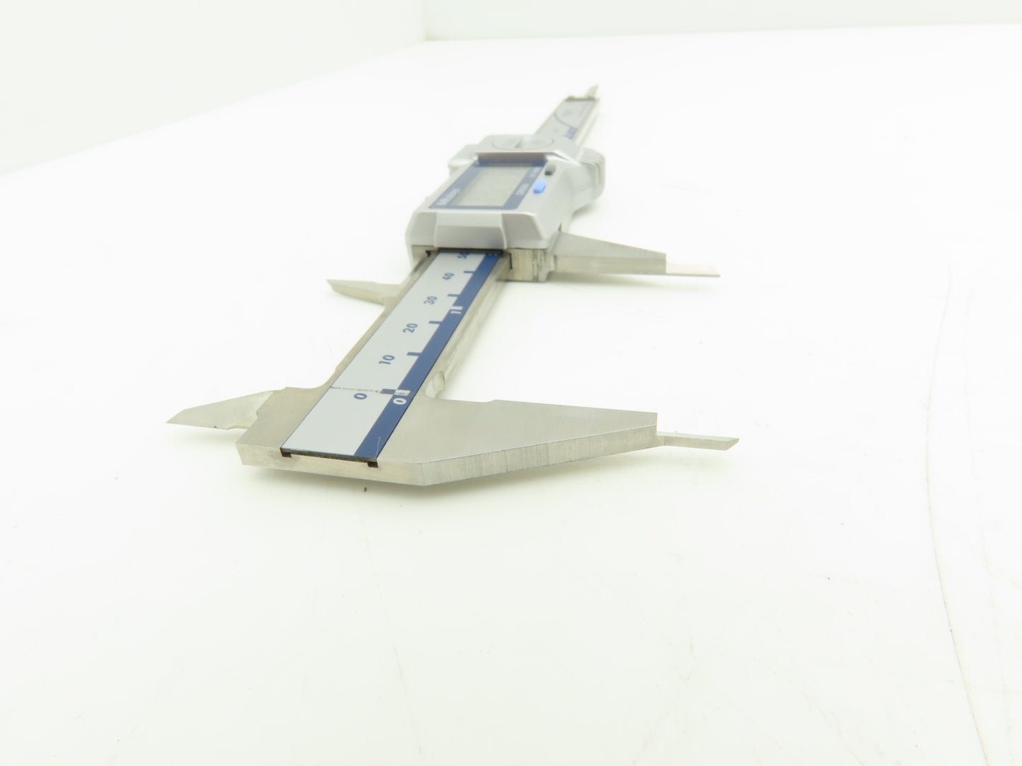 Mitutoyo 573-725-20 Digimatic Point Tip Caliper 0-6" 150mm .0005" NTD12P-P6"M
