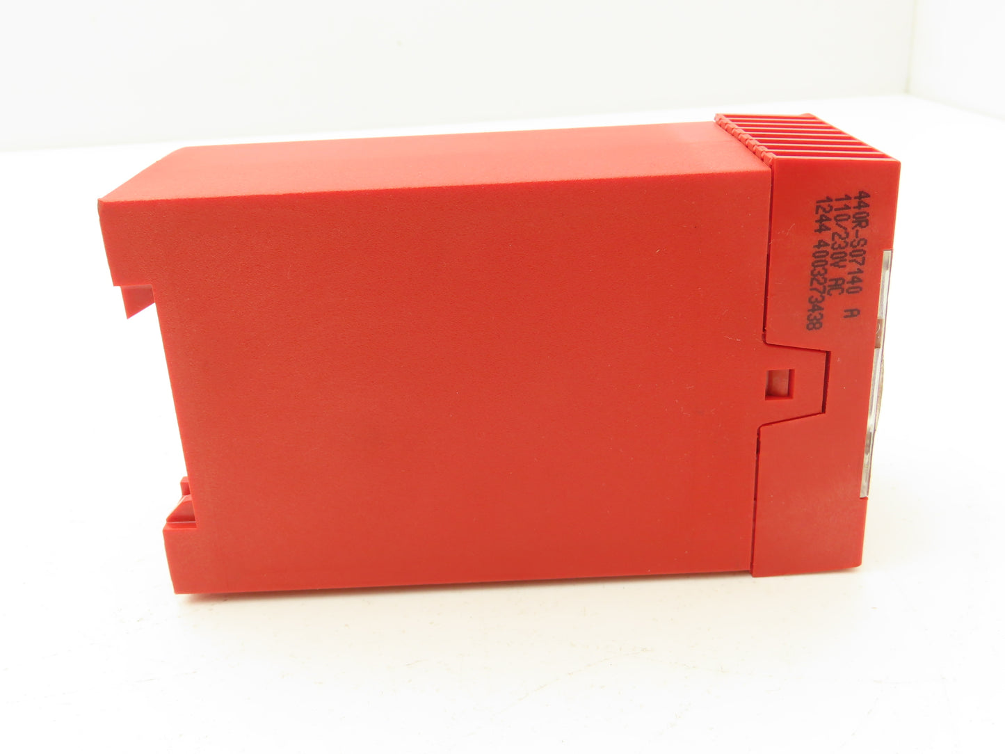 Allen Bradley 440R-S07140A Guardmaster Minotaur Stop Motion Detection 110/230VAC