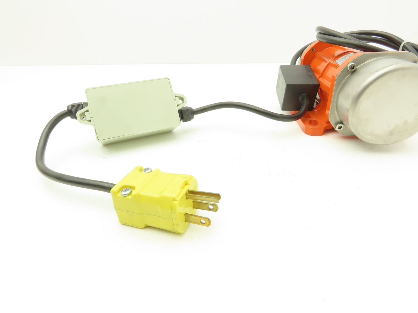 Yuanpu HY-120-110N Industrial Vibrating Motor 110V 1Ph 120W 3600RPM Flange Mount