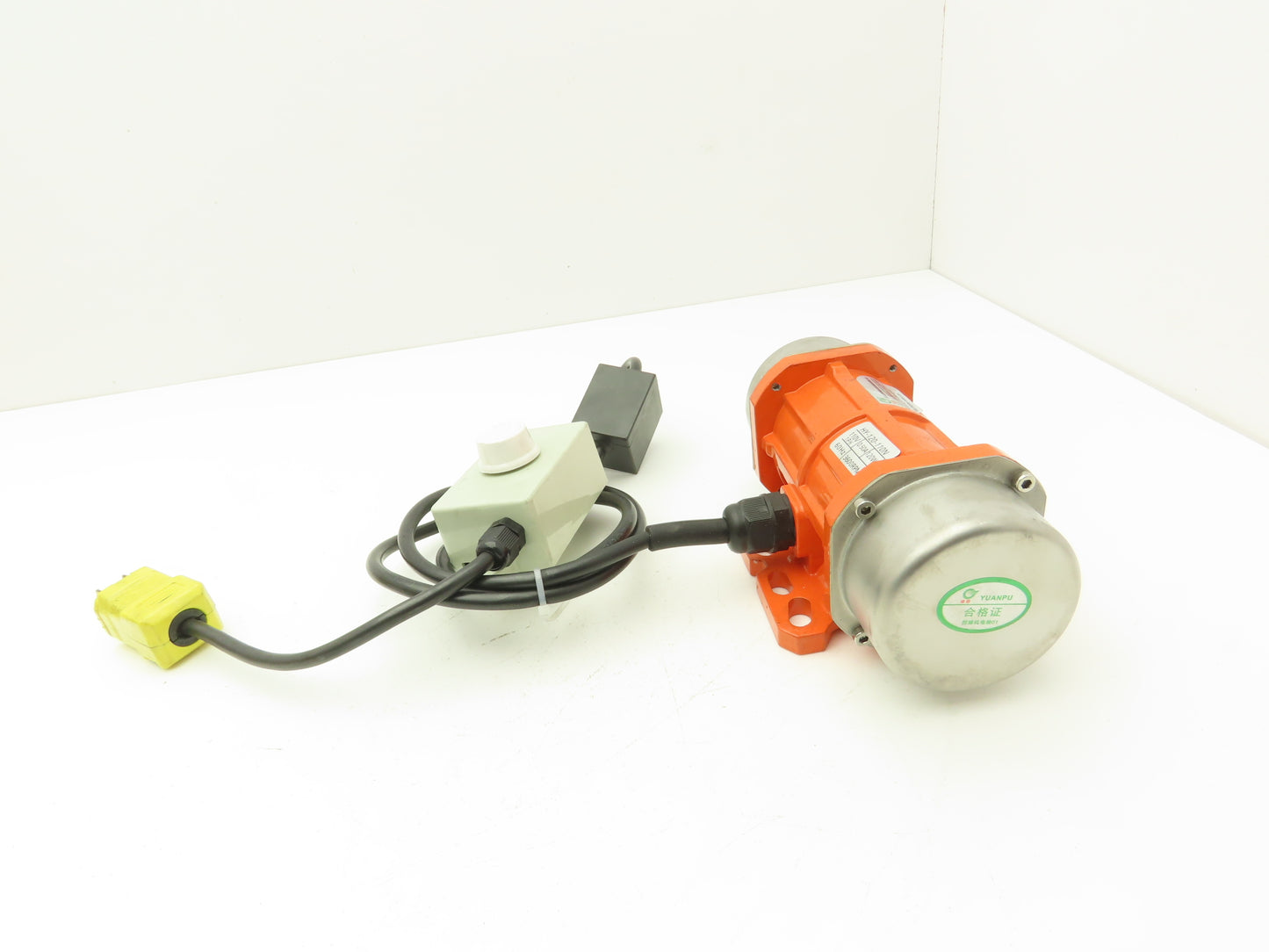 Yuanpu HY-120-110N Industrial Vibrating Motor 110V 1Ph 120W 3600RPM Flange Mount