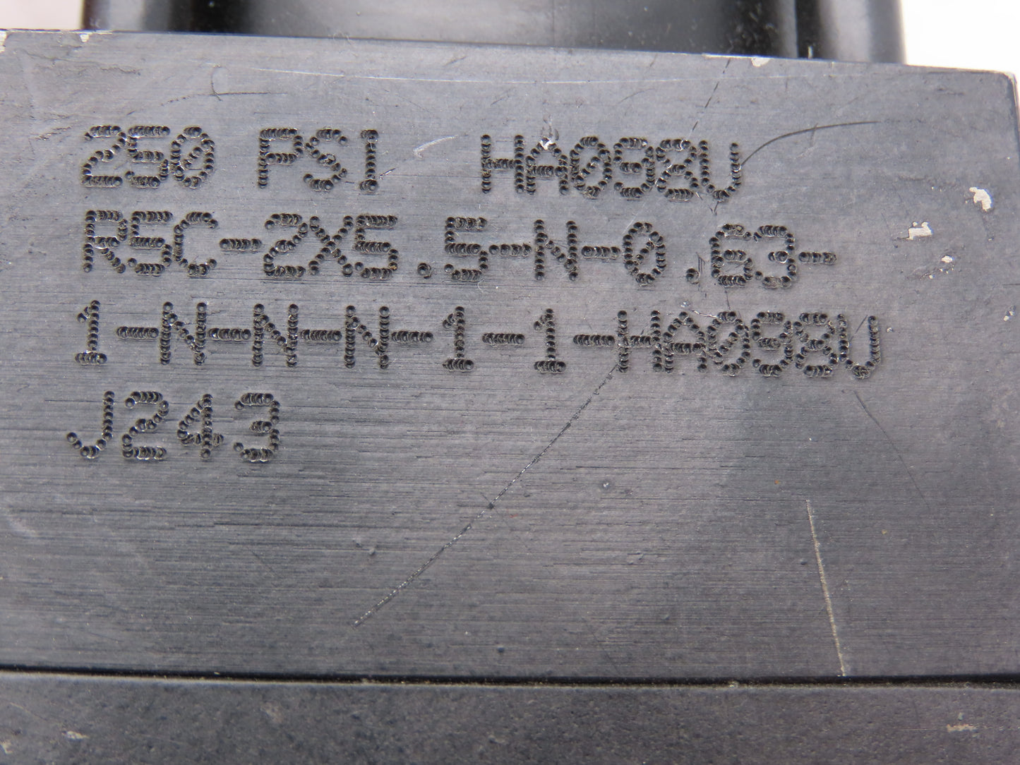 Vickers R5C2X5.5N0.631NNN11HA098UJ243 Hydraulic Cylinder 2" Bore 5.5" Stroke
