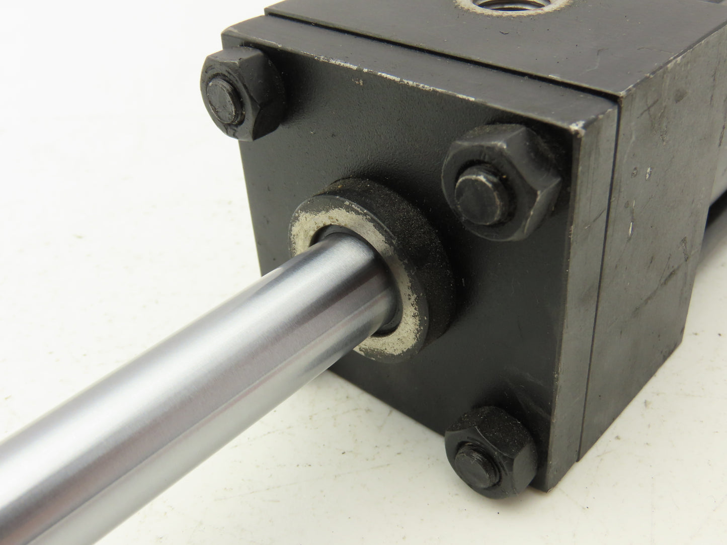Vickers R5C2X5.5N0.631NNN11HA098UJ243 Hydraulic Cylinder 2" Bore 5.5" Stroke