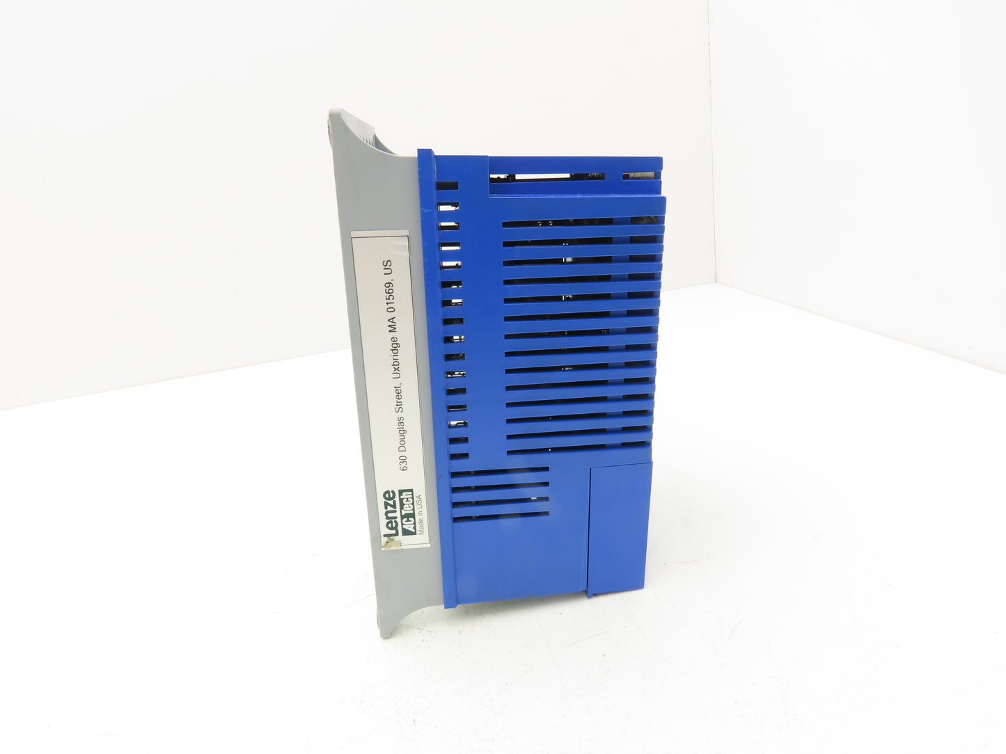 Lenze ESV251N01SXB SMV Drive 1/3HP 1240/240 VAC Input 0-500Hz 0-230 3ph .33Hp