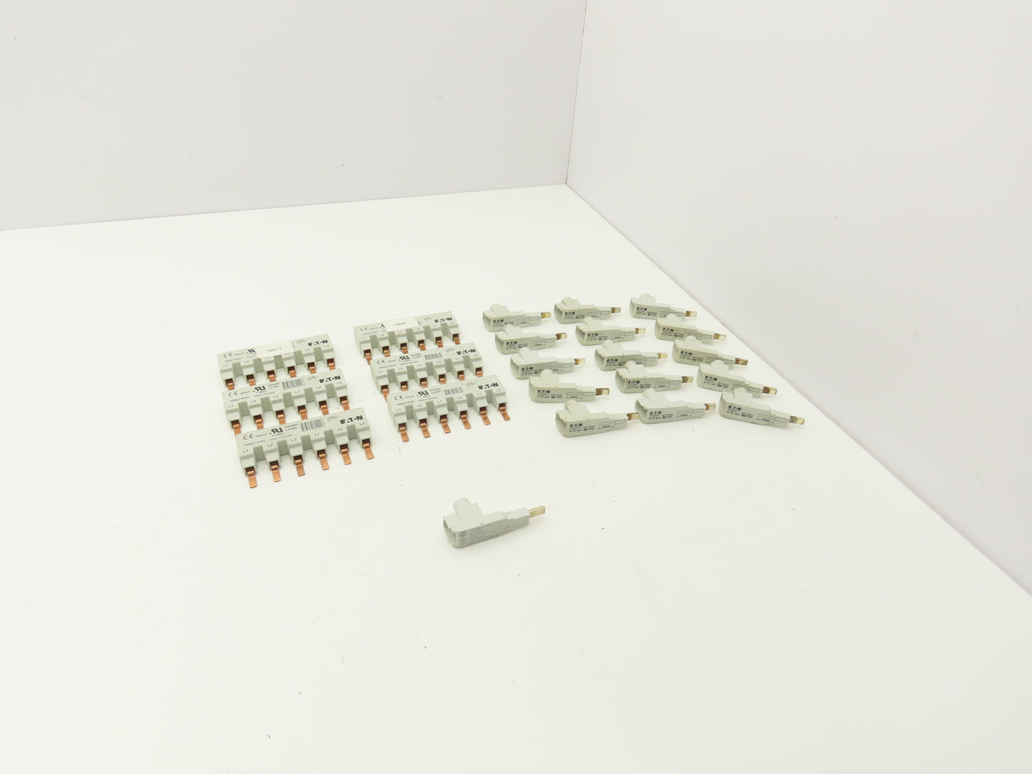 Eaton WMZT2P6T Circuit Breaker Busbars 2-3 Pole Extension Terminal Mixed Lot