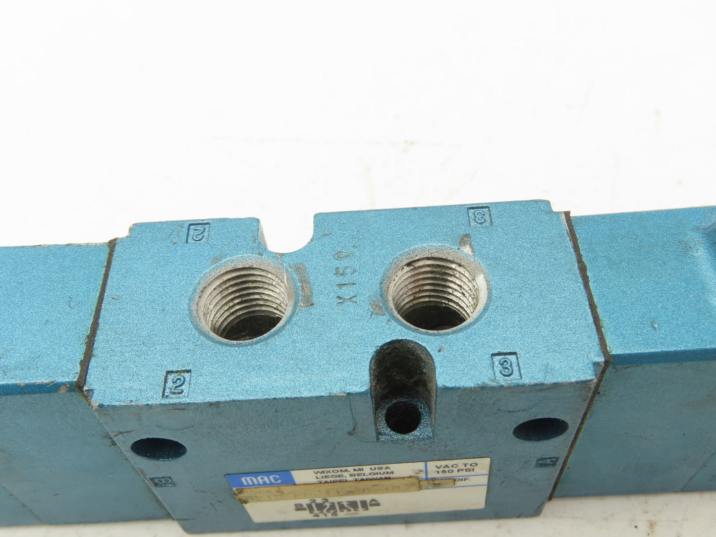 MAC 821C-PP-111CA-152 Pneumatic Double Solenoid 4/3 Spool Valve 120V 1/4" NPT