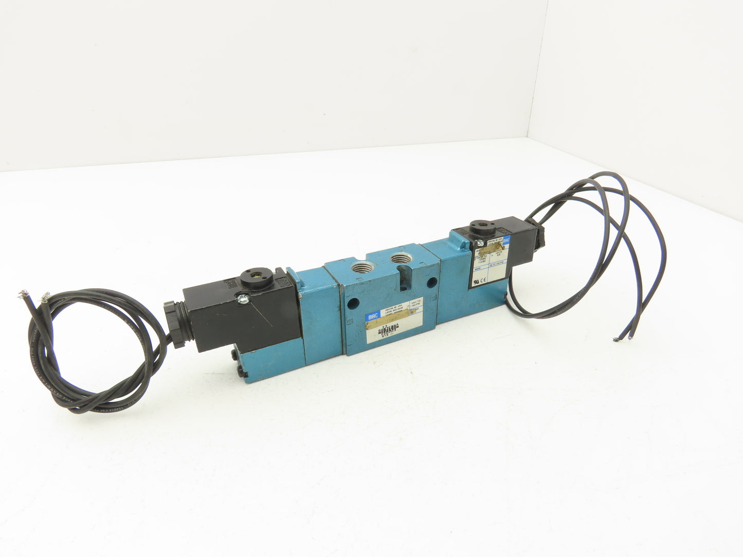 MAC 821C-PP-111CA-152 Pneumatic Double Solenoid 4/3 Spool Valve 120V 1/4" NPT