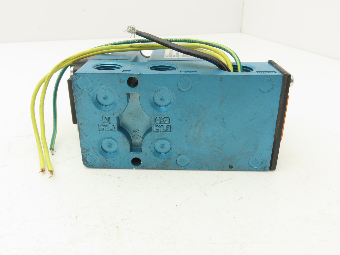MAC 6311D-212-PM-111DA Pneumatic Solenoid Valve 120VAC 3/8"NPT W/Manifold 150PSI