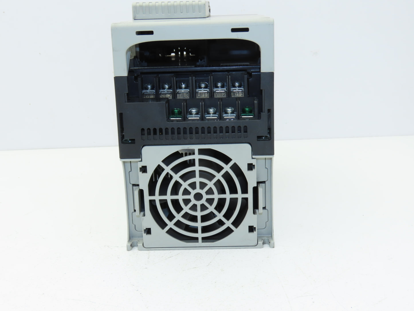 Allen Bradley 25B-D030N104 PowerFlex 525 VFD 500Hz 20Hp 460v 30A FRN 5.002 Ser A