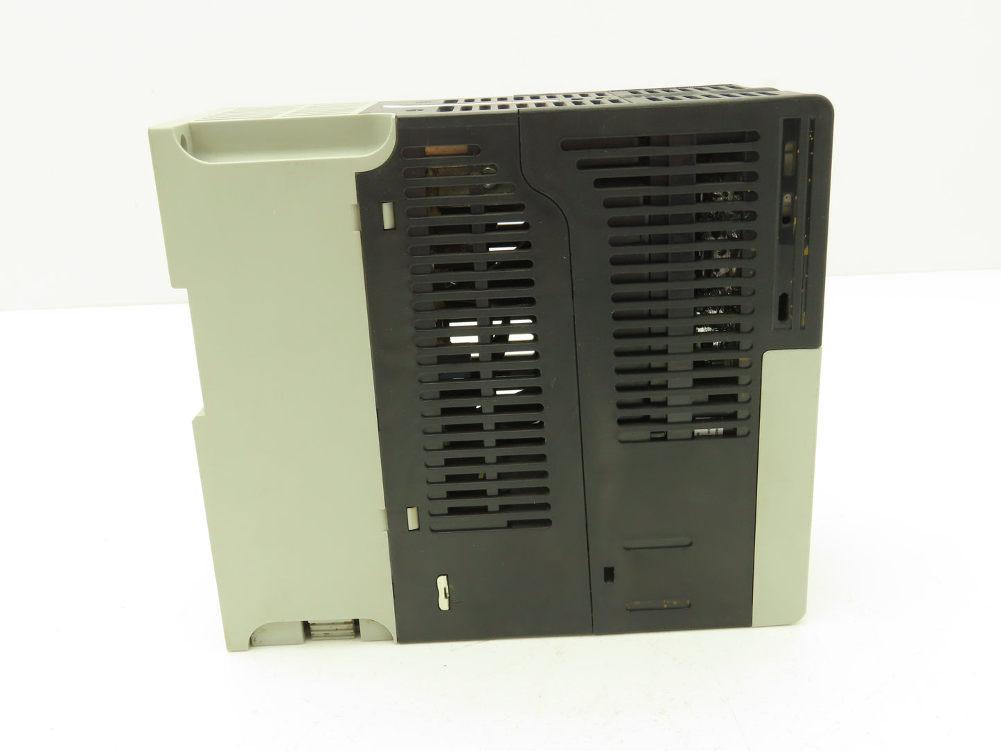 Allen Bradley 25B-D2P3N104 PowerFlex 525 VFD AC Drive 1Hp 480V 3Ph FRN 1.003