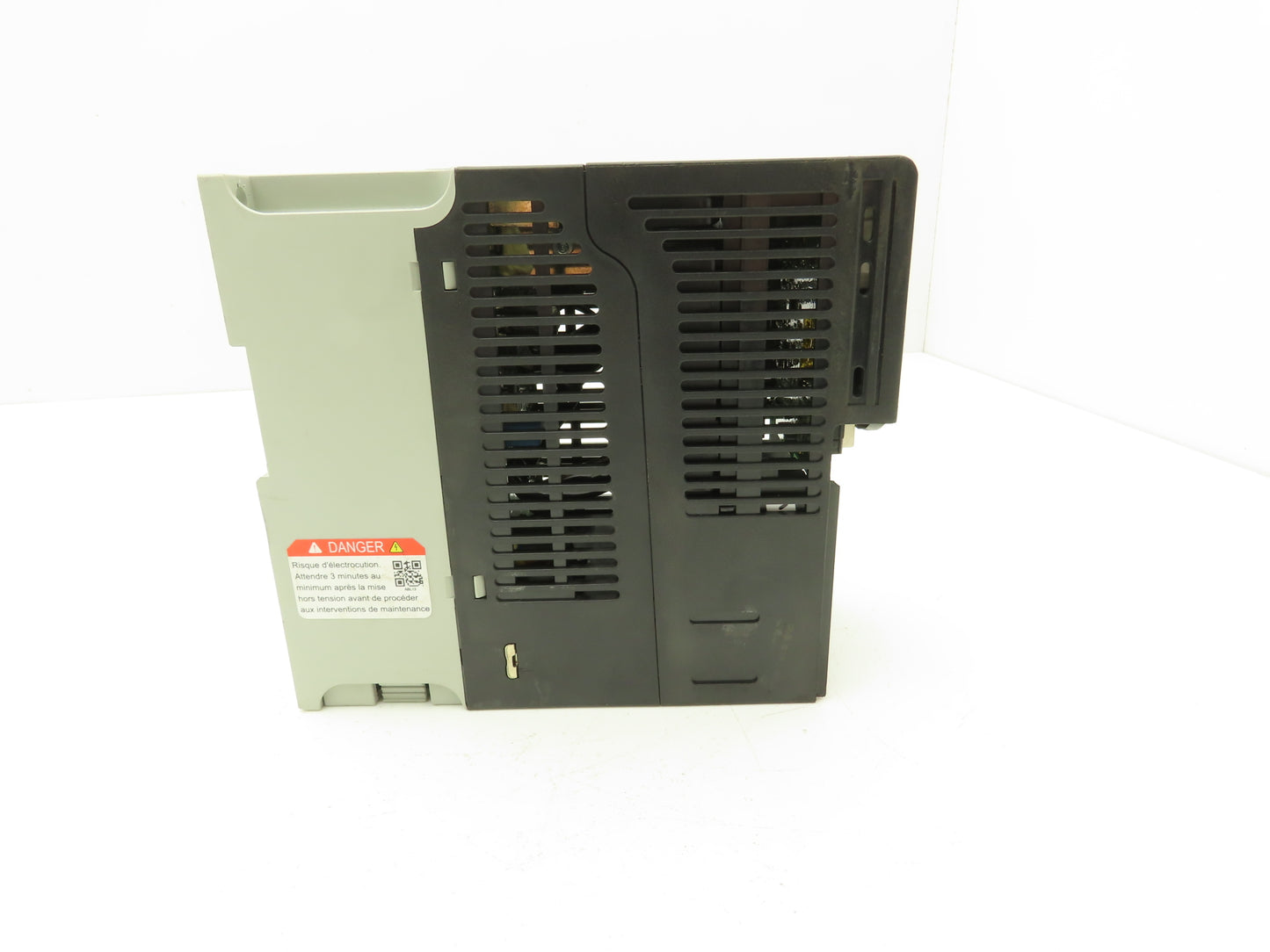 Allen Bradley 25B-D2P3N104 PowerFlex 525 VFD AC Drive 1Hp 480V 3Ph FRN 5.001