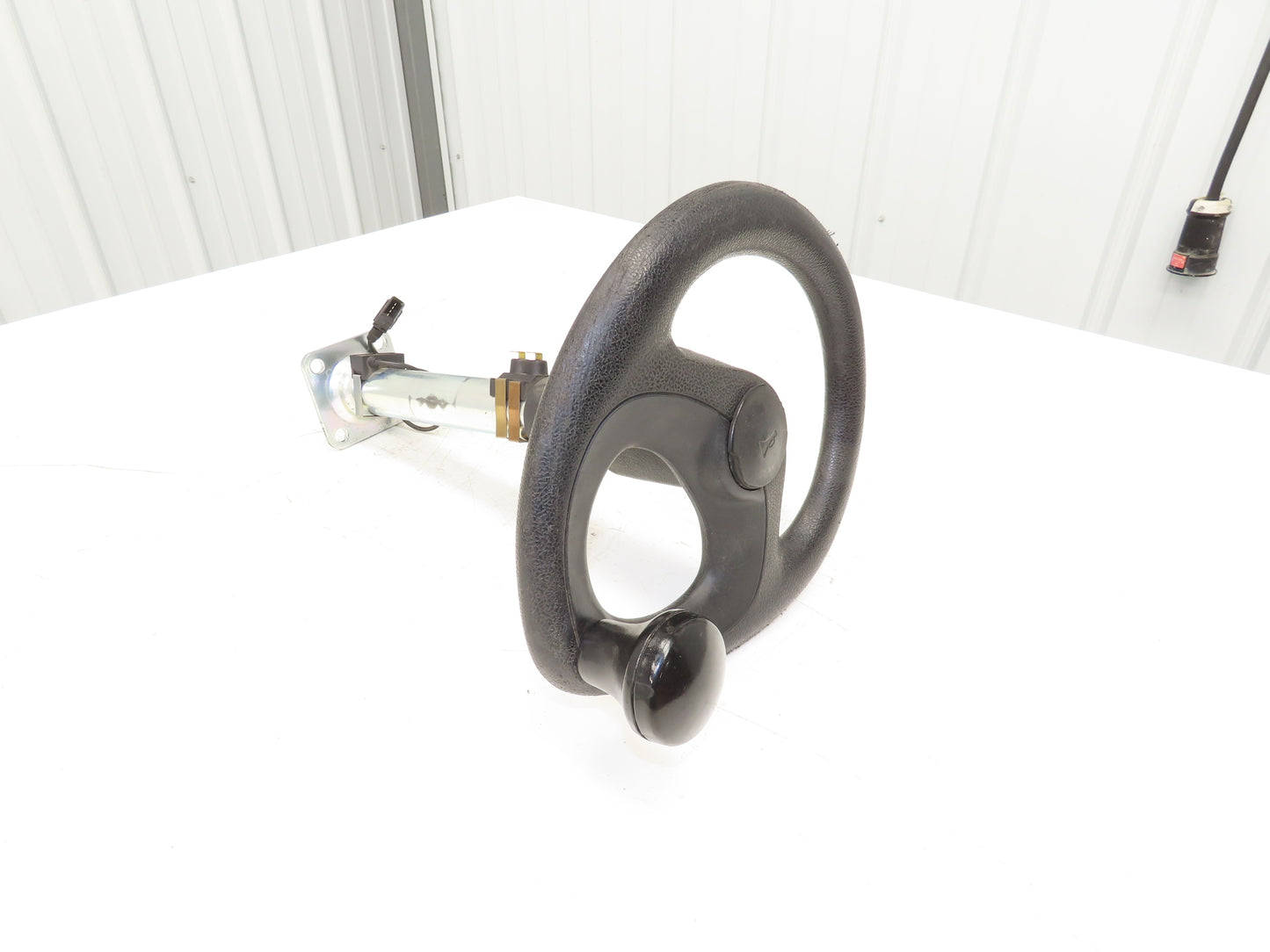 Linde Forklift  Steering Wheel & Column W/Horn Removed From E20C