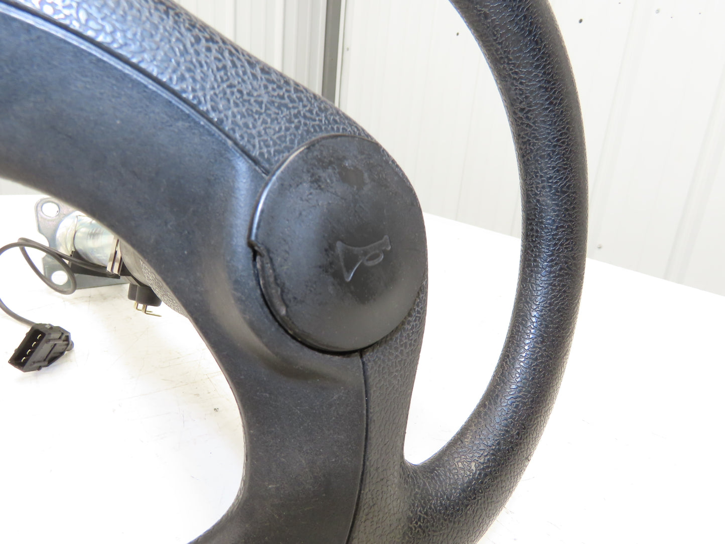 Linde Forklift  Steering Wheel & Column W/Horn Removed From E20C