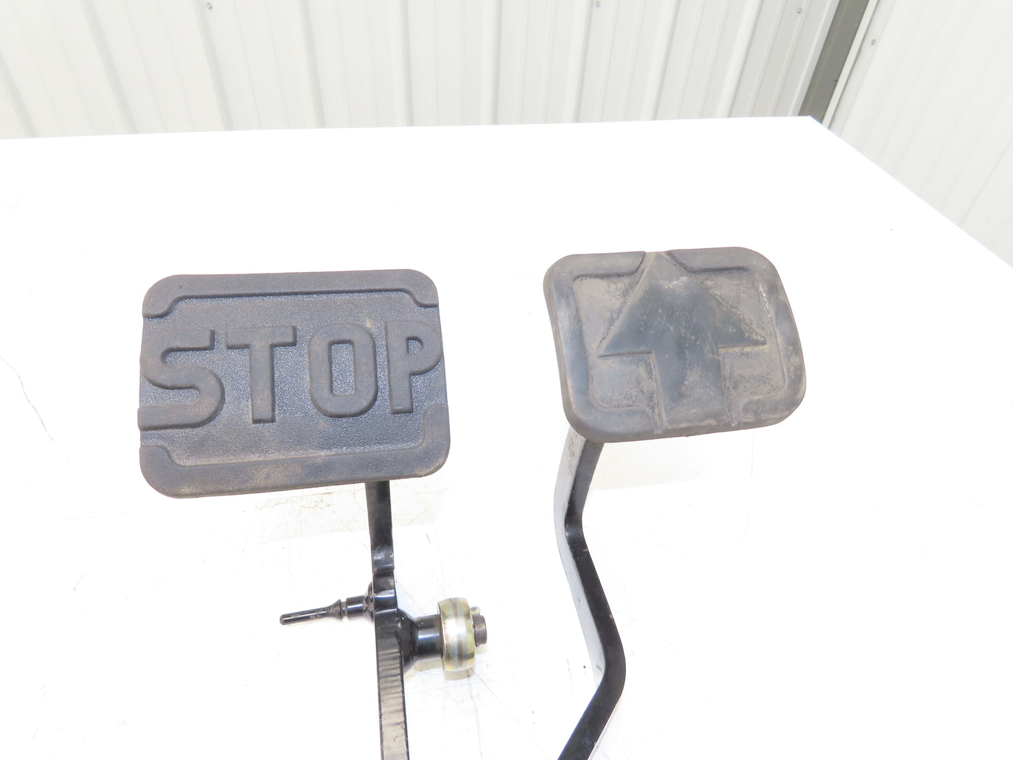Linde Forklift Brake & Accelerator Pedal W/Potentiometer Removed From E20C