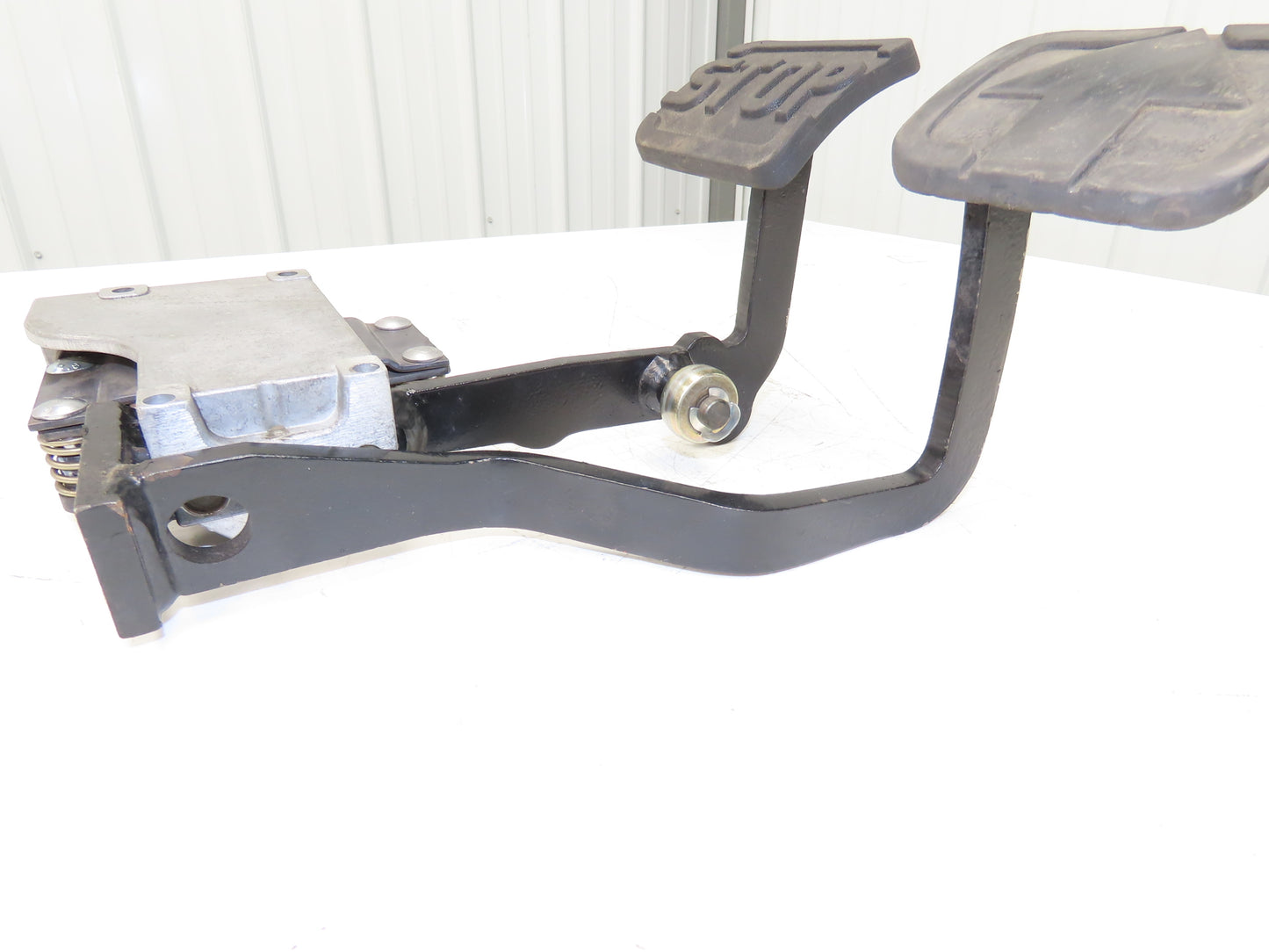 Linde Forklift Brake & Accelerator Pedal W/Potentiometer Removed From E20C