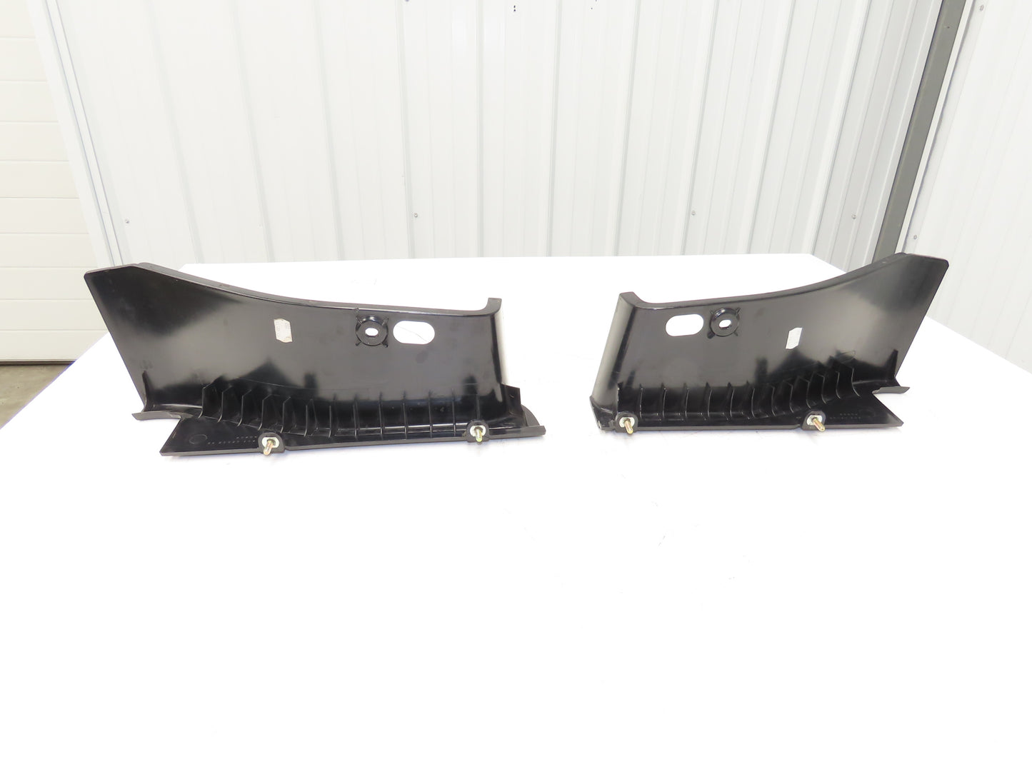 Linde Forklift Step Toe kick Plastic Shroud Set Removed From E20C