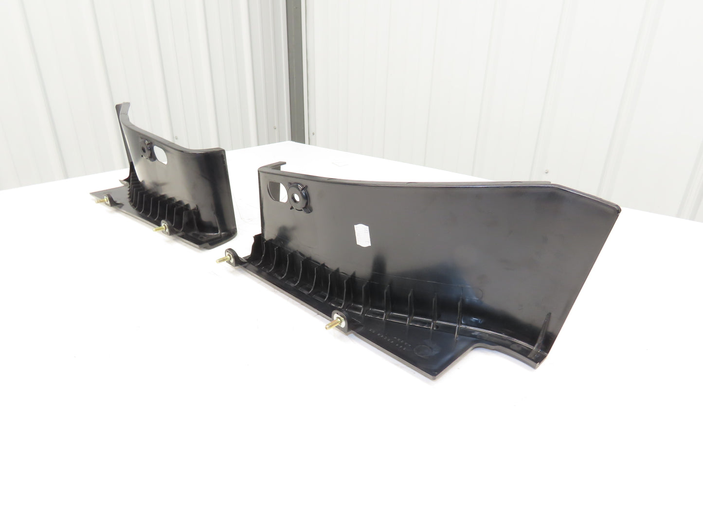 Linde Forklift Step Toe kick Plastic Shroud Set Removed From E20C