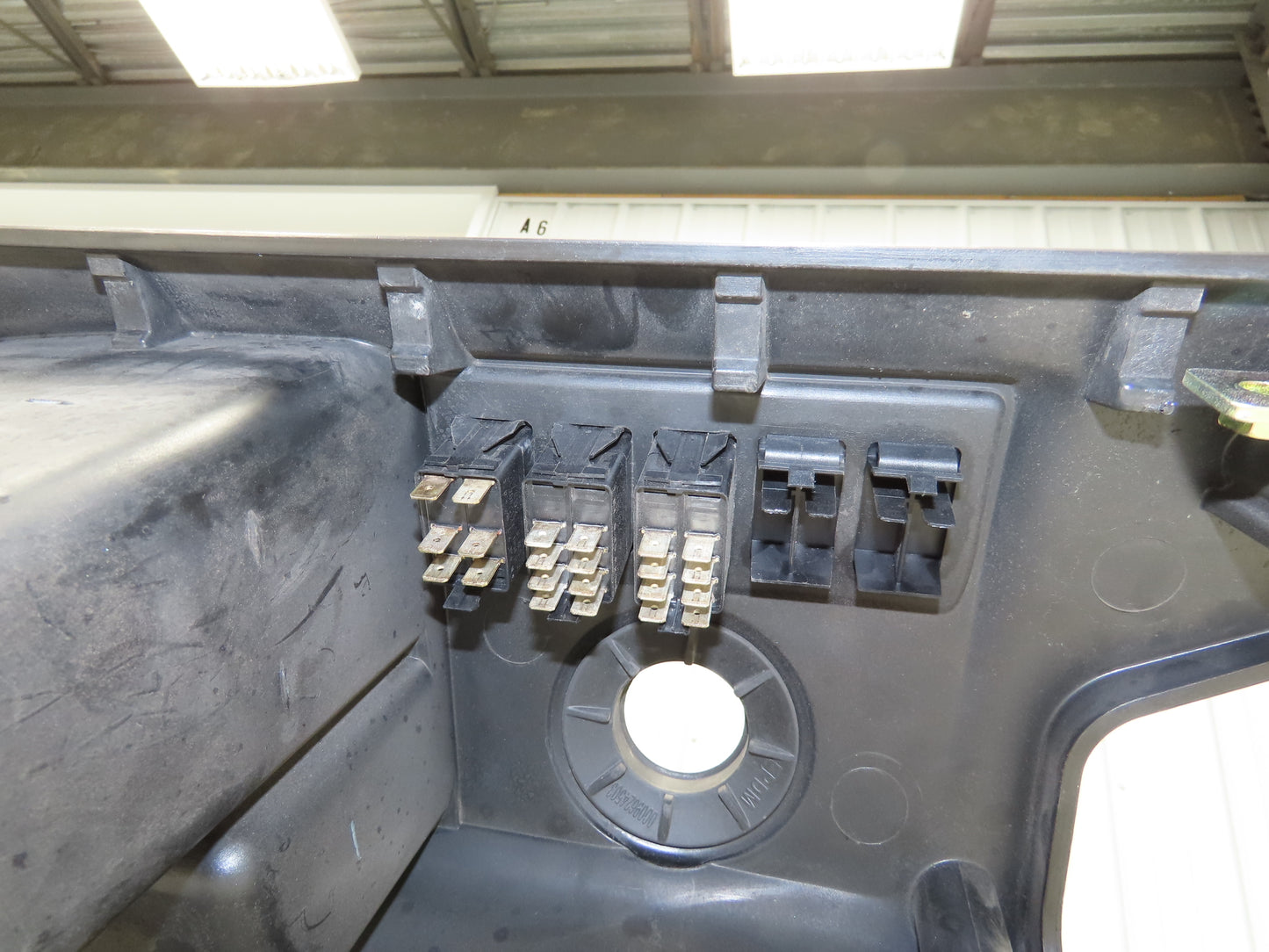 Linde Forklift Dash Plastic Shroud With Controls Removed From E20C