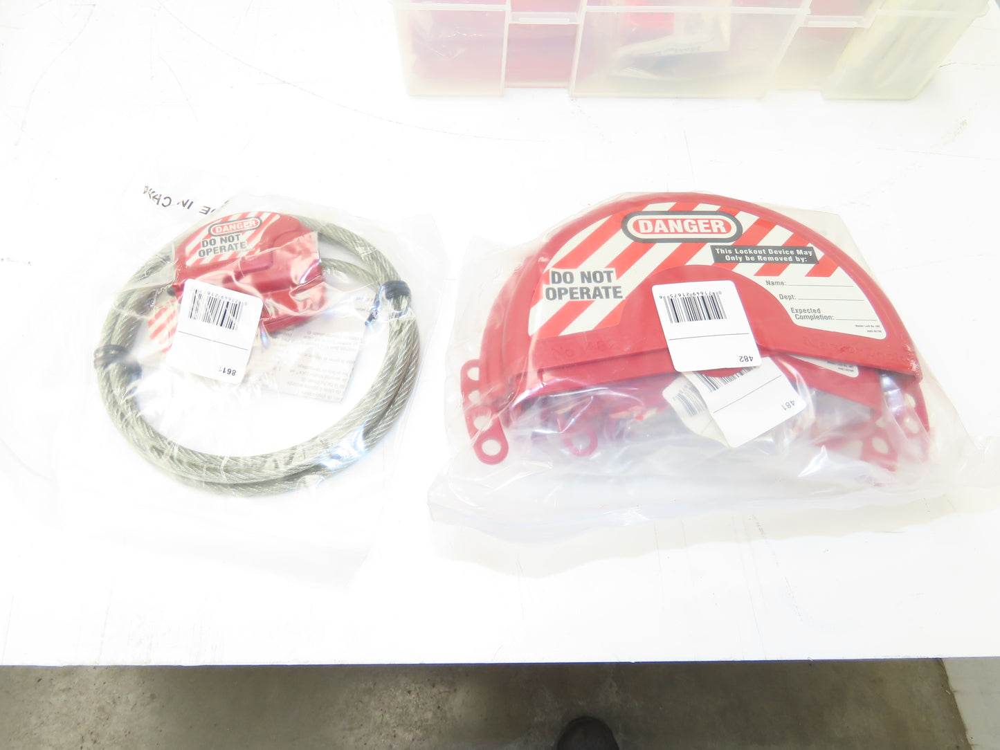 Master Lock 1458VE410 Portable Lockout Kit 8 Padlocks Gate Covers Hasp Cable