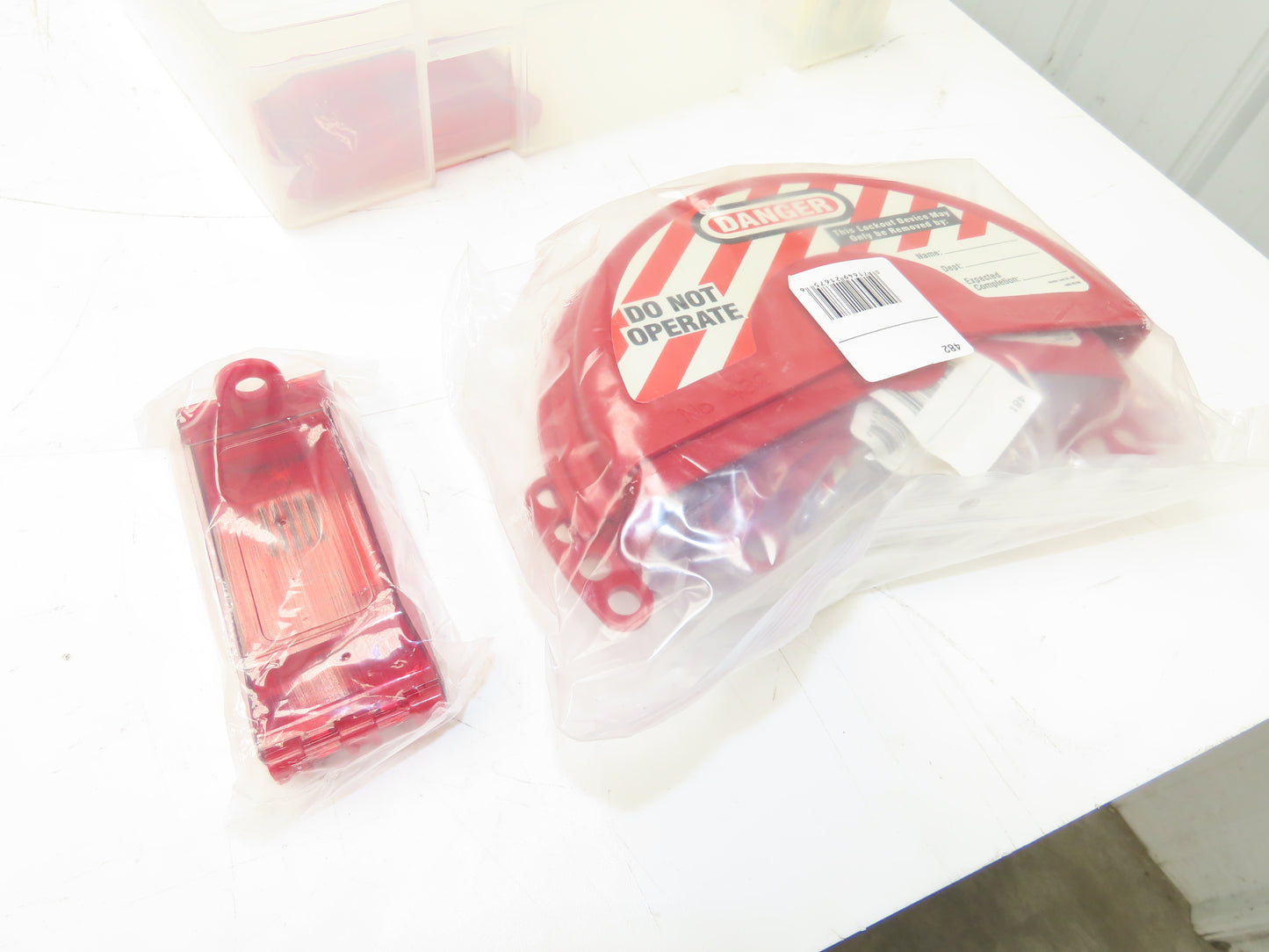 Master Lock 1458VE410 Portable Lockout Kit 8 Padlocks Gate Covers Hasp Cable