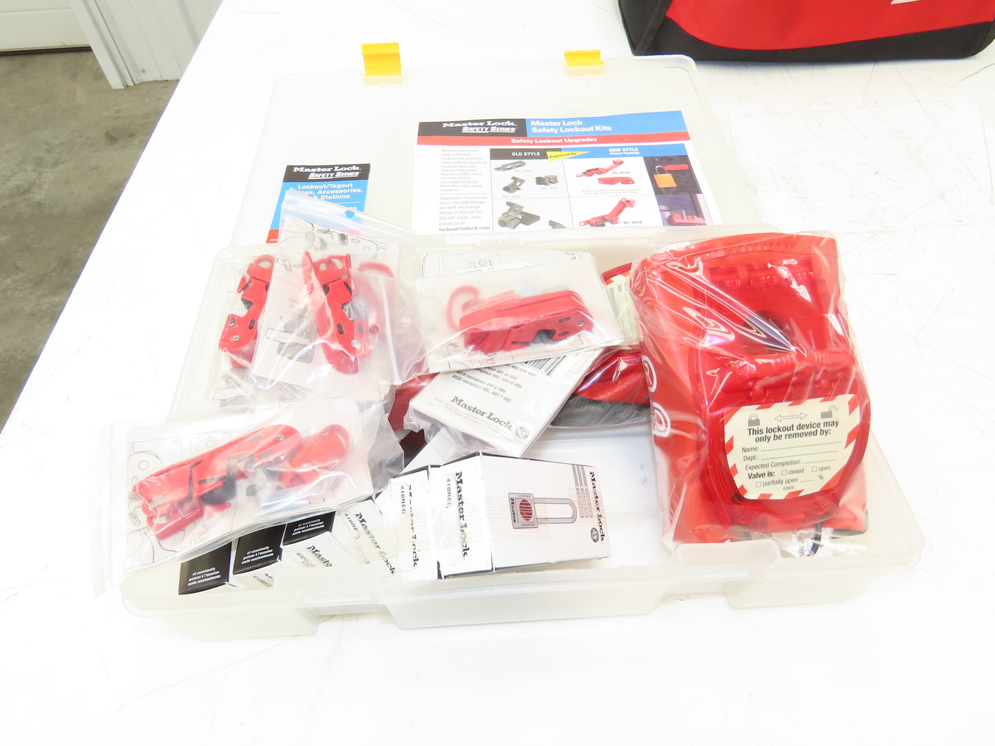 Master Lock 1458VE410 Portable Lockout Kit 8 Padlocks Gate Covers Hasp Cable