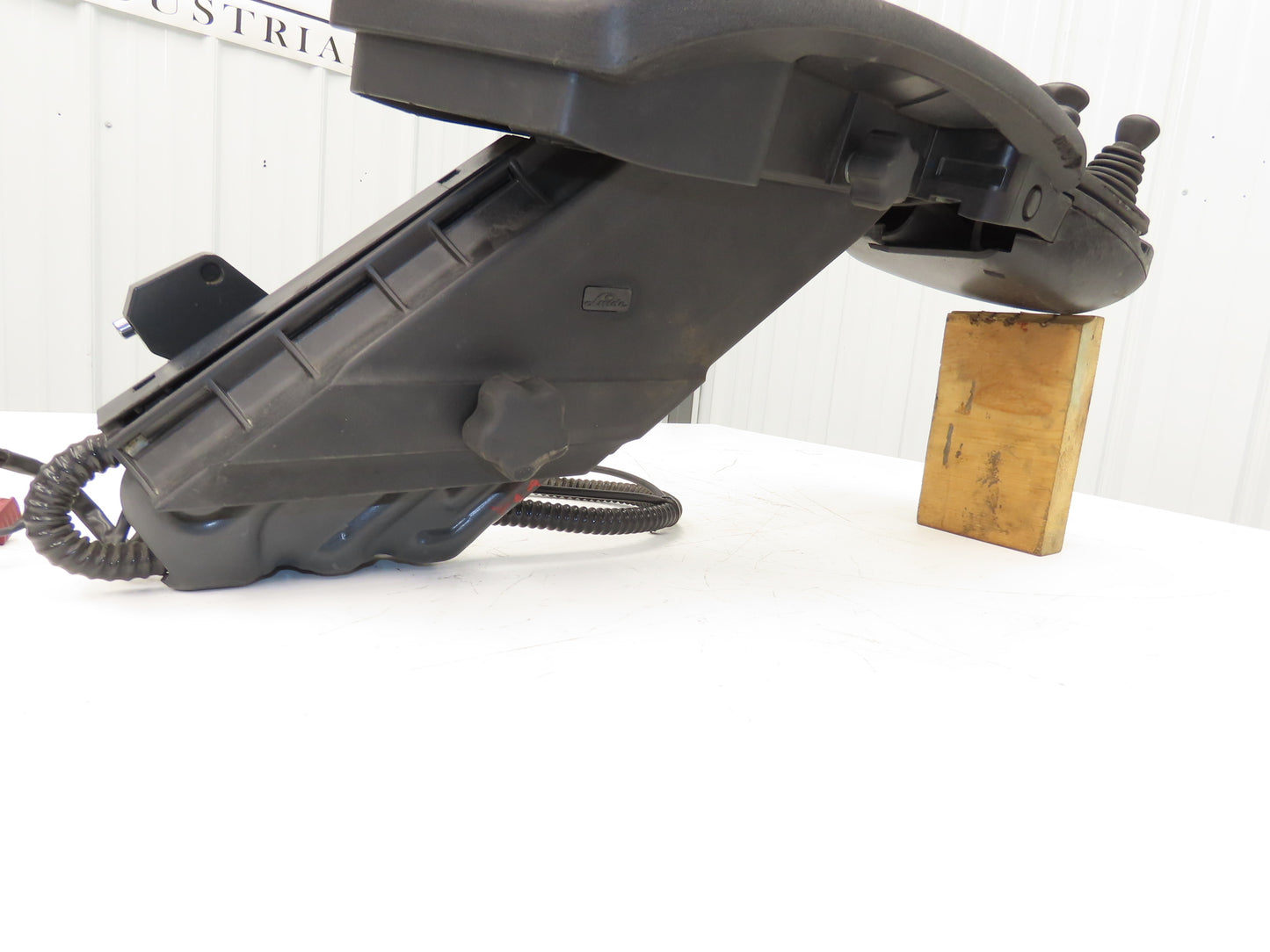 Linde Forklift Arm Rest 5 Lever Mast & Directional Control Removed From E20C