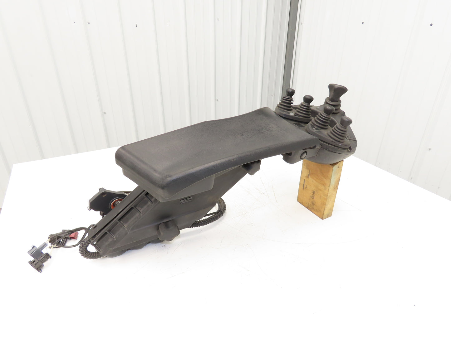 Linde Forklift Arm Rest 5 Lever Mast & Directional Control Removed From E20C
