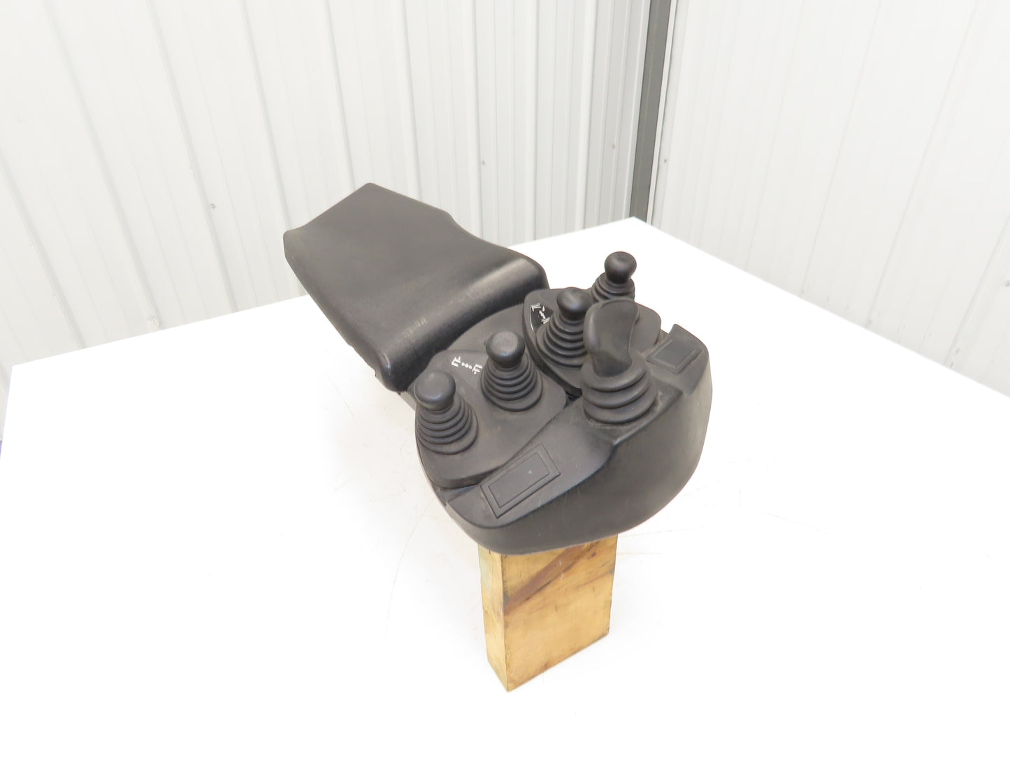 Linde Forklift Arm Rest 5 Lever Mast & Directional Control Removed From E20C