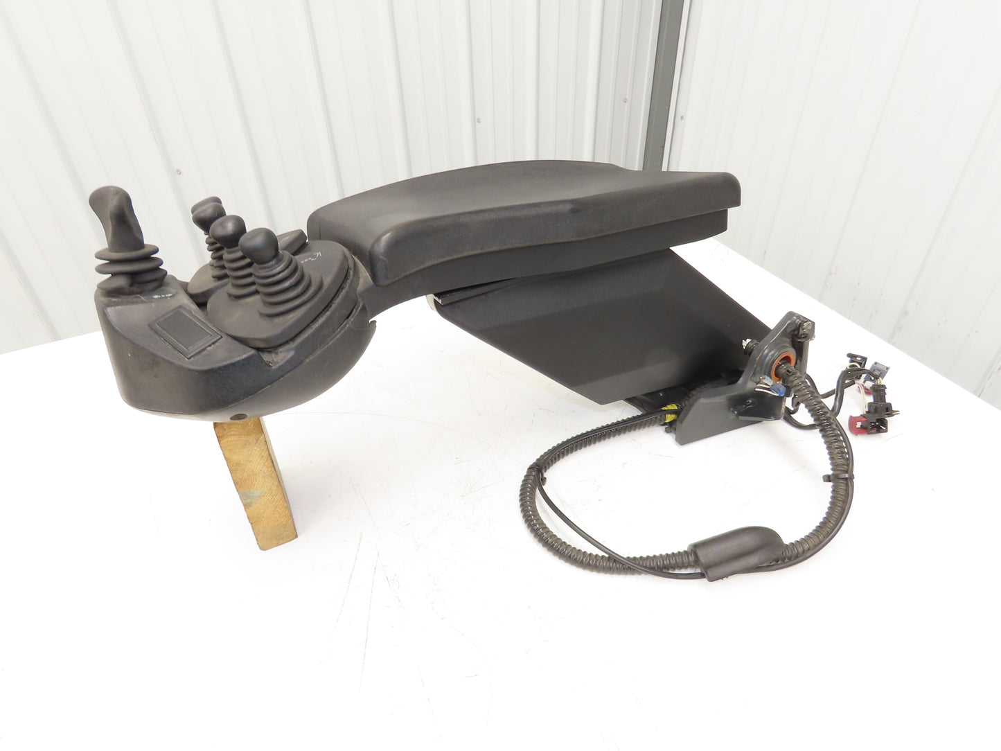 Linde Forklift Arm Rest 5 Lever Mast & Directional Control Removed From E20C