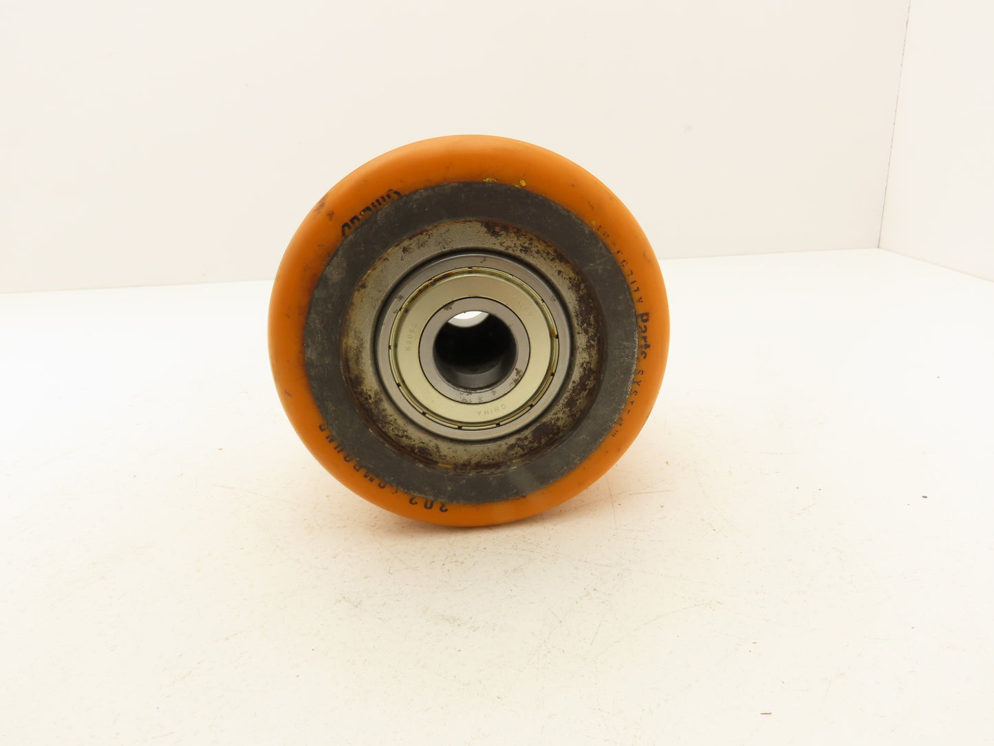 Crown Integrity 115033-302 Roller 302 Compound T1545B 4.12" W x 5" Shelf Wear