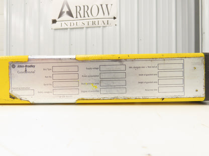 Allen Bradley 440L-T4D0750-N Guardmaster Light Curtain Transmitter *Cracked*