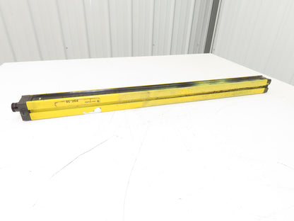 Allen Bradley 440L-T4D0750-N Guardmaster Light Curtain Transmitter *Cracked*