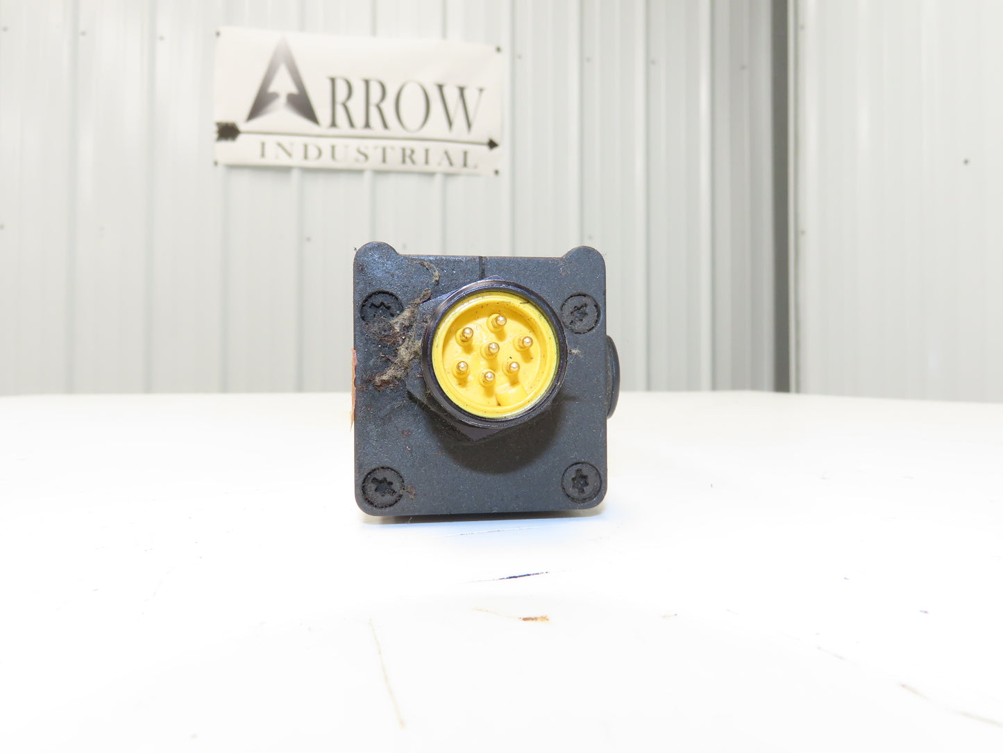 Allen Bradley 440L-T4D0750-N Guardmaster Light Curtain Transmitter *Cracked*