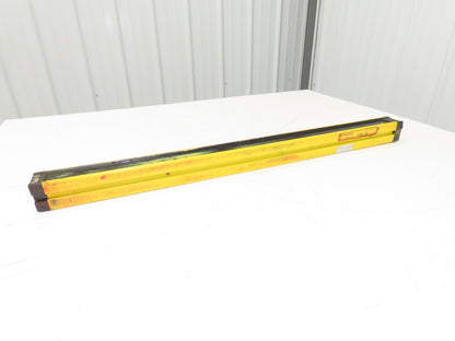 Allen Bradley 440L-T4D0750-N Guardmaster Light Curtain Transmitter *Cracked*