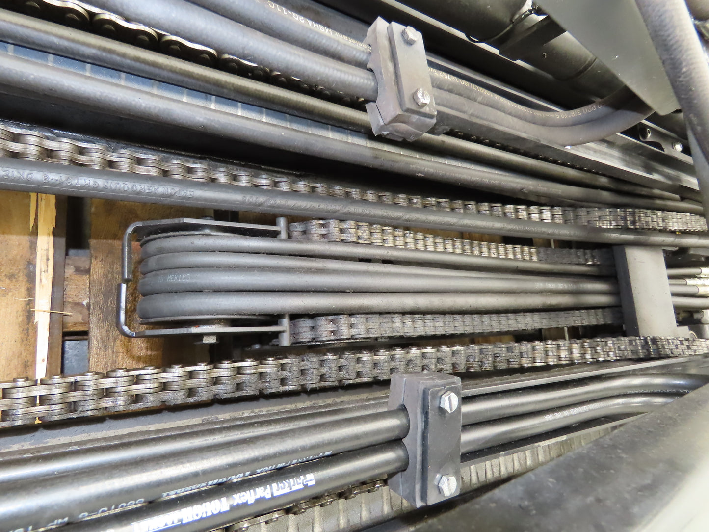 Linde E20C Forklift Mast Class II 4 Stage 4 Lever 258.5" Lift 2155 lbs Max