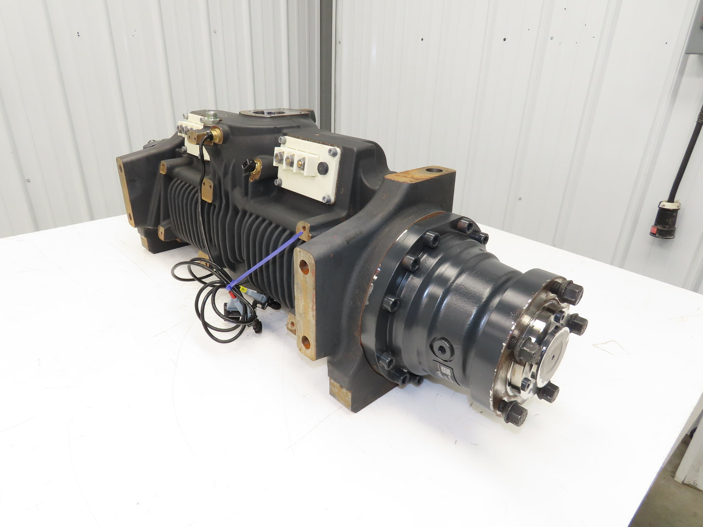 Linde AK20E-02 Forklift Dual-Wheel & Motor Front Axle Assembly Off E20C