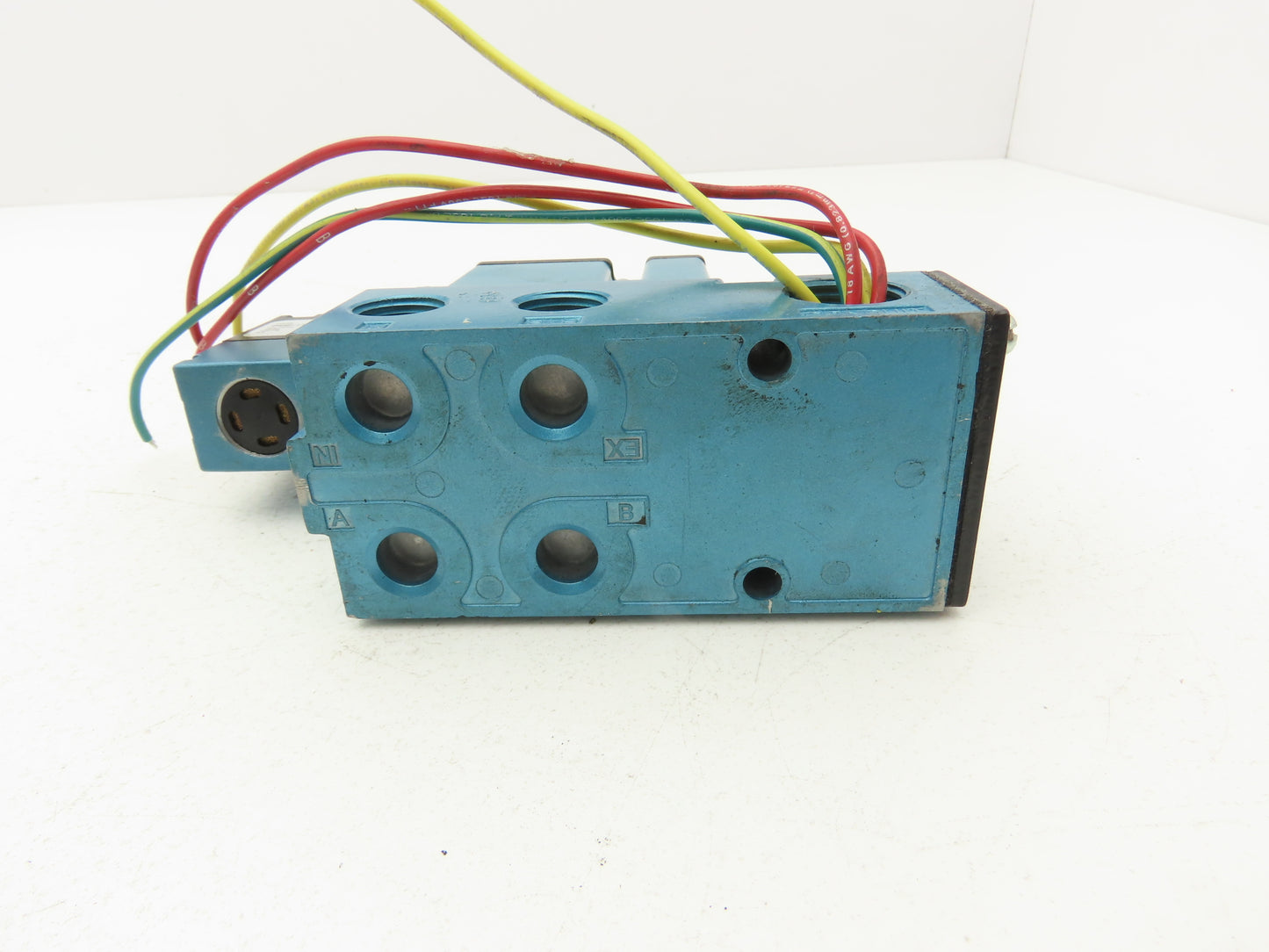 MAC 6221C-211-PM-114DA Pneumatic Solenoid Valve 3/8" Ports 120VAC Coil 150PSI