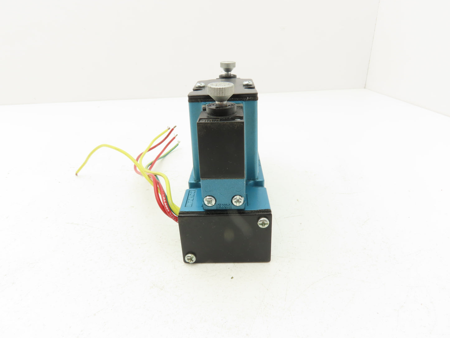 MAC 6221C-211-PM-114DA Pneumatic Solenoid Valve 3/8" Ports 120VAC Coil 150PSI
