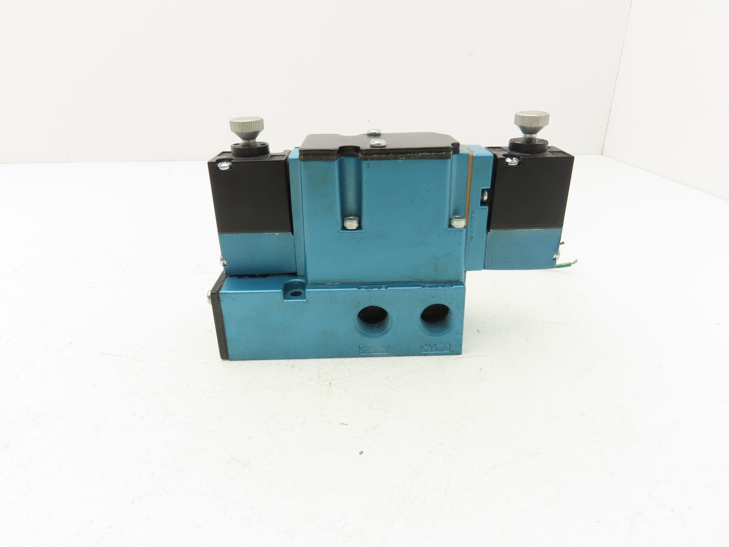 MAC 6221C-211-PM-114DA Pneumatic Solenoid Valve 3/8" Ports 120VAC Coil 150PSI