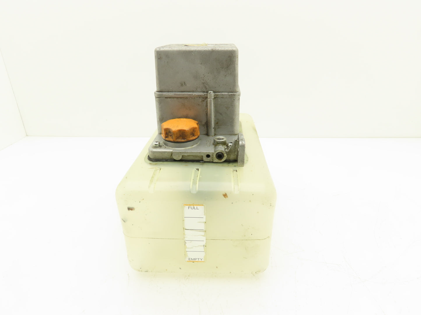 Showa LCB 4 310C Lubrication Oil Pump 0.1 L/Min 6L Tank 100V CNC Machine Oiler