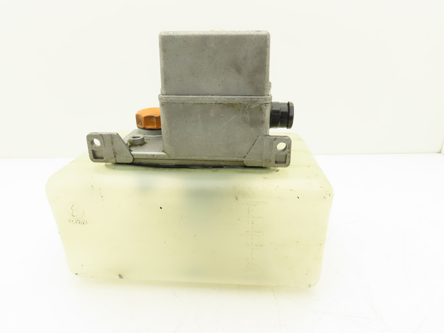 Showa LCB 4 310C Lubrication Oil Pump 0.1 L/Min 6L Tank 100V CNC Machine Oiler