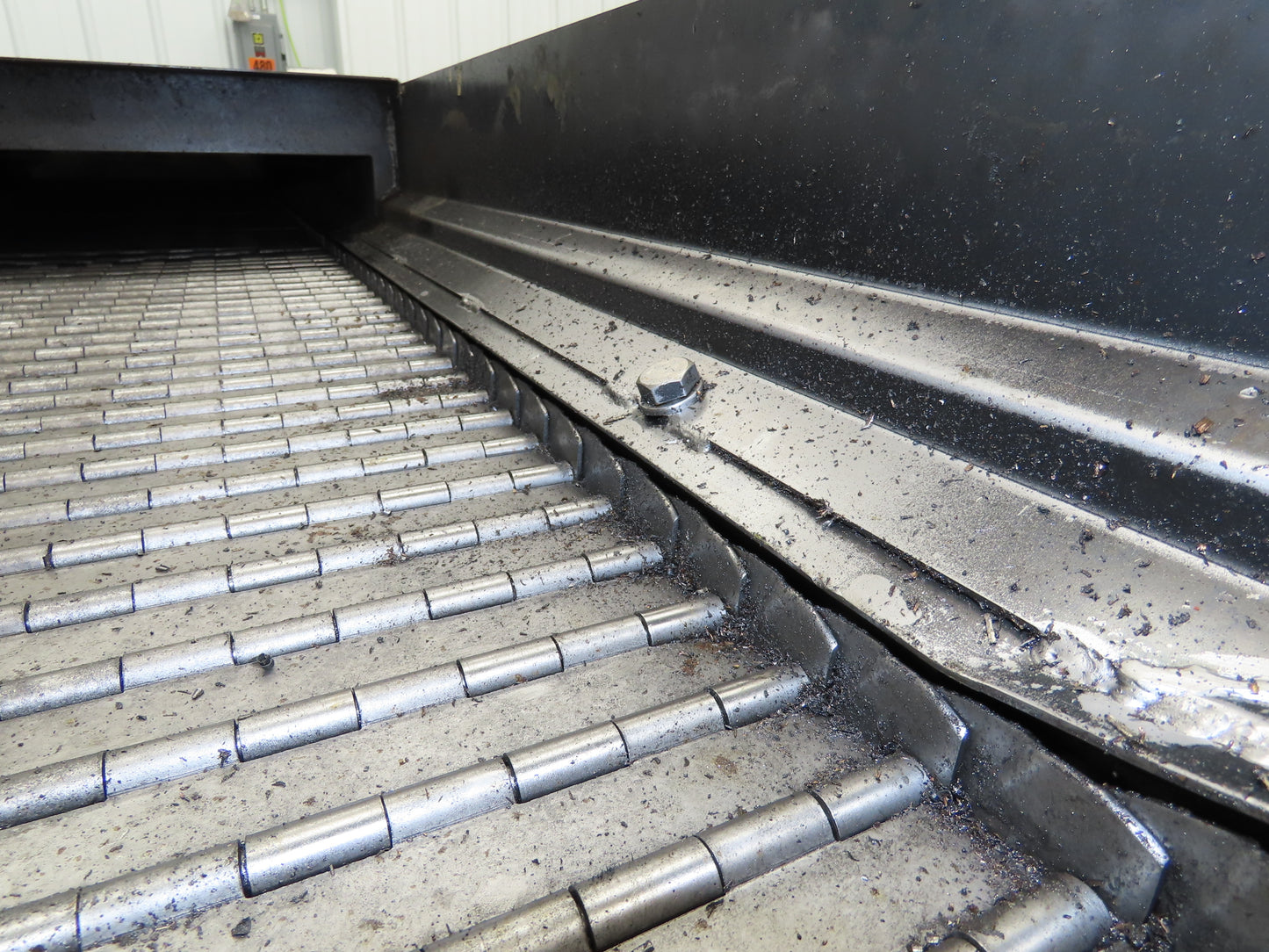 Enomoto MA-500H 25"W x 9' 3"L Chip Conveyor 22" Belt 40" Infeed 220V 3PH