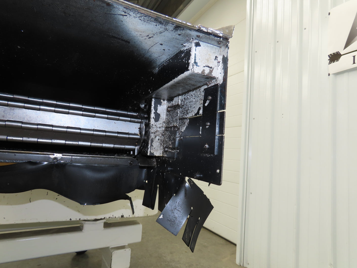 Enomoto MA-500H 25"W x 9' 3"L Chip Conveyor 22" Belt 40" Infeed 220V 3PH
