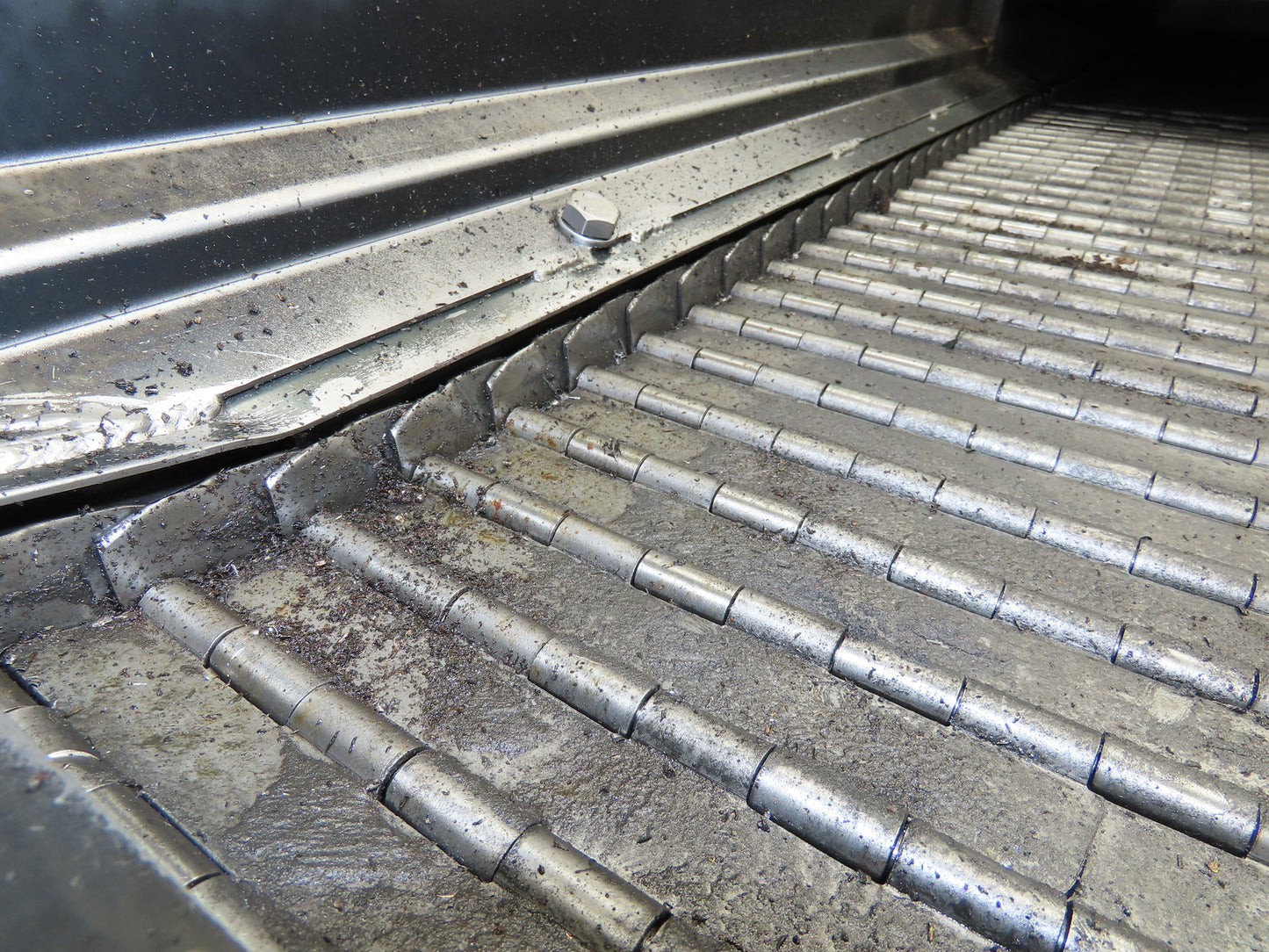 Enomoto MA-500H 25"W x 9' 3"L Chip Conveyor 22" Belt 40" Infeed 220V 3PH