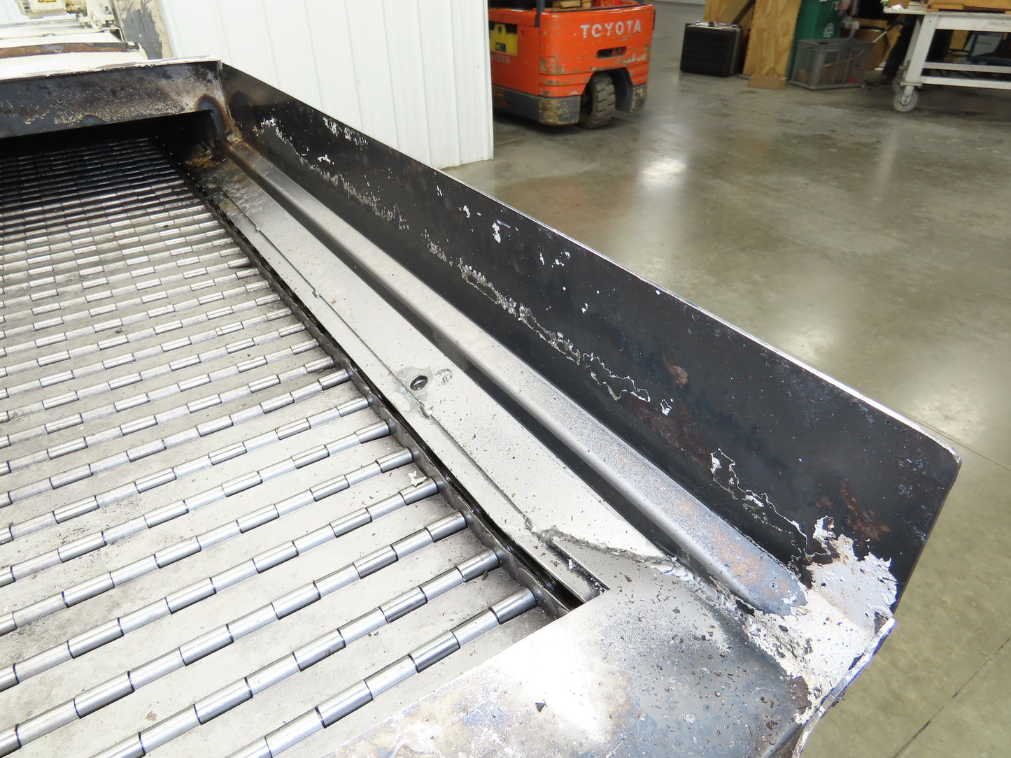 Enomoto MA-500H 25"W x 9' 3"L Chip Conveyor 22" Belt 40" Infeed 220V 3PH